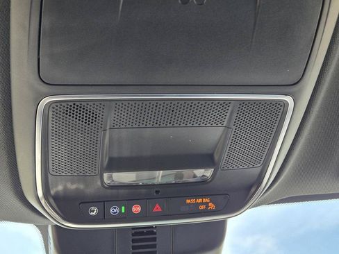 Used 2025 Chevrolet Traverse High Country AWD/4WD image 29