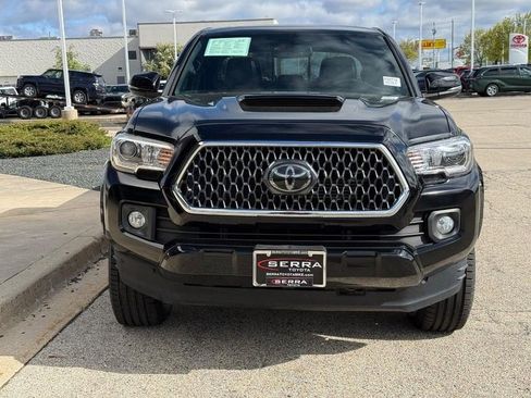 Used 2019 Toyota Tacoma TRD Sport w/ TRD Premium Sport Package AWD/4WD image 8
