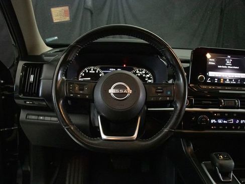 Used 2022 Nissan Pathfinder SV image 23