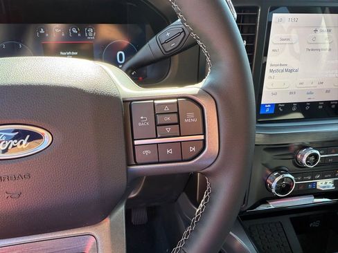 New 2025 Ford F250 Lariat w/ Lariat Ultimate Package image 17