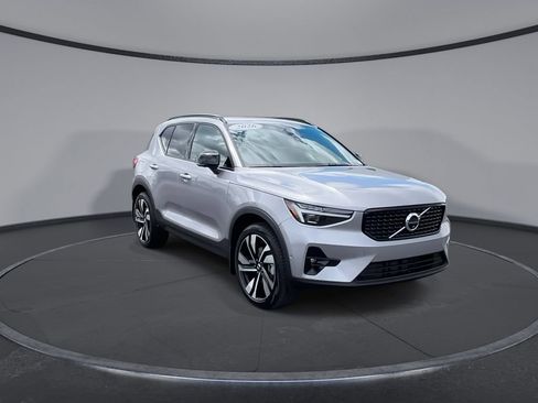 Used 2026 Volvo XC40 B5 Ultra w/ Climate Package AWD/4WD image 3