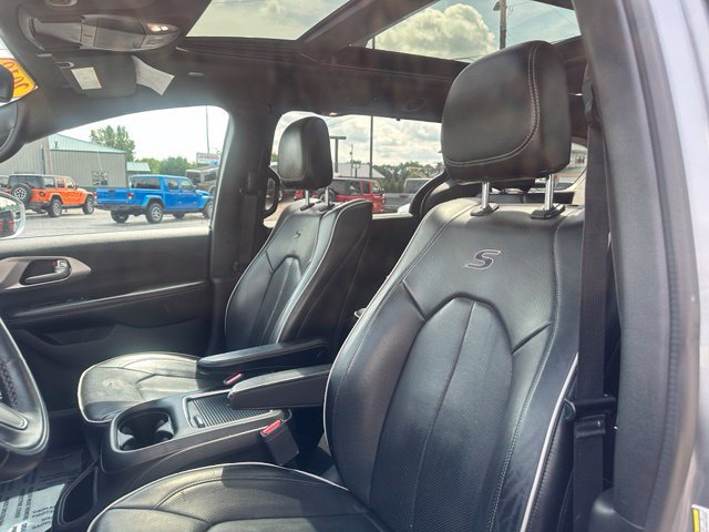 Used 2018 Chrysler Pacifica Limited w/ Advanced Safetytec Group FWD image 8