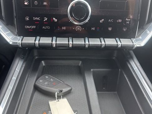 Used 2024 GMC Acadia Elevation image 31