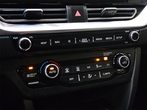 Used 2022 Kia Niro EX image 28