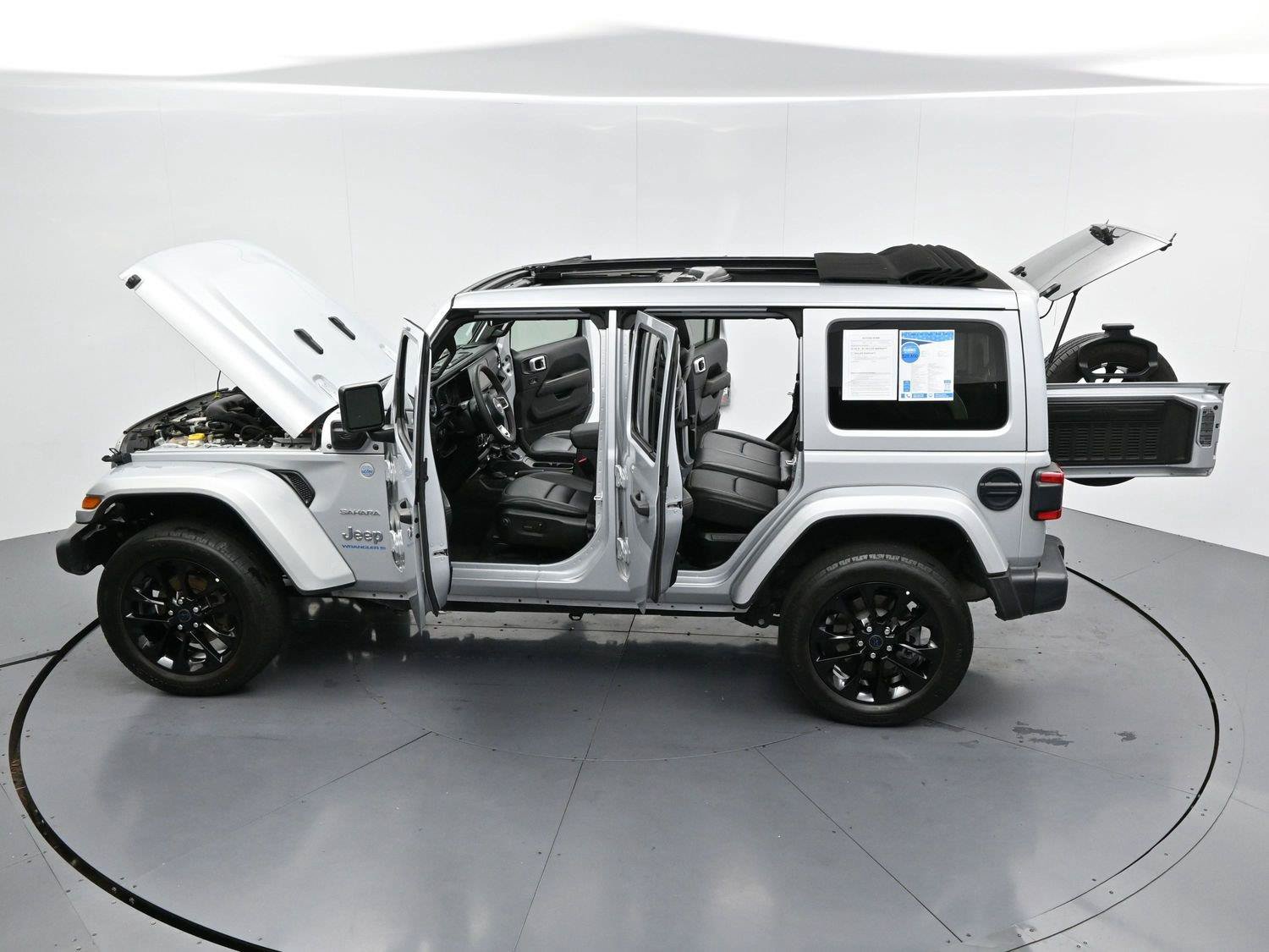 Used 2024 Jeep Wrangler Unlimited Sahara w/ Technology Group AWD/4WD image 46