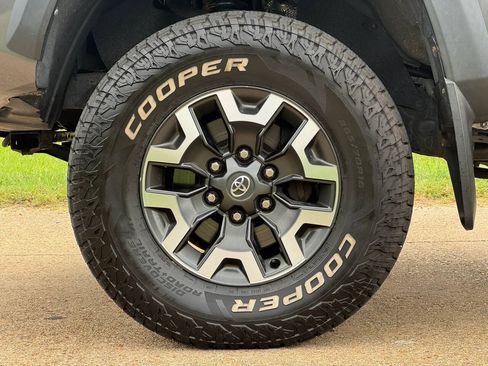 Used 2019 Toyota Tacoma TRD Off-Road w/ TRD Premium Off Road Package AWD/4WD image 29
