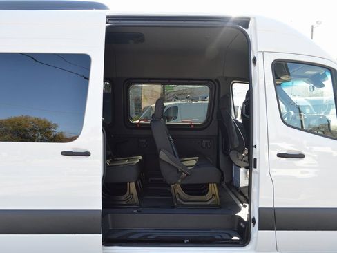 Used 2024 Mercedes-Benz Sprinter 2500 image 39