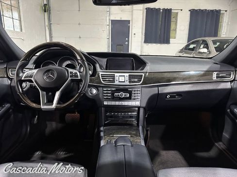 Used 2014 Mercedes-Benz E 550 4MATIC Sedan image 18