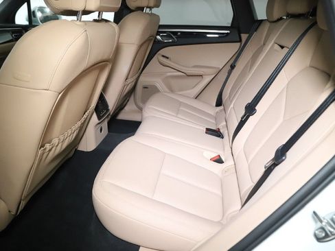 Used 2026 Porsche Macan AWD/4WD image 16