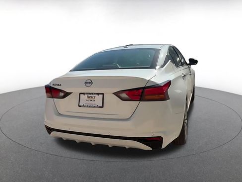 Used 2025 Nissan Altima 2.5 SV FWD image 15