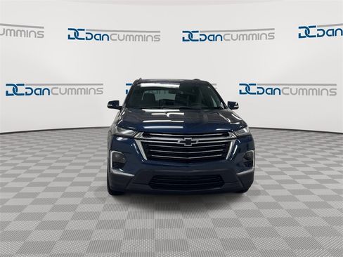Used 2023 Chevrolet Traverse LT image 3