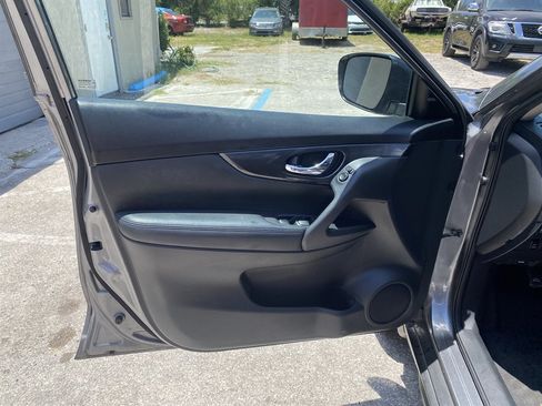 Used 2018 Nissan Rogue S AWD/4WD image 9