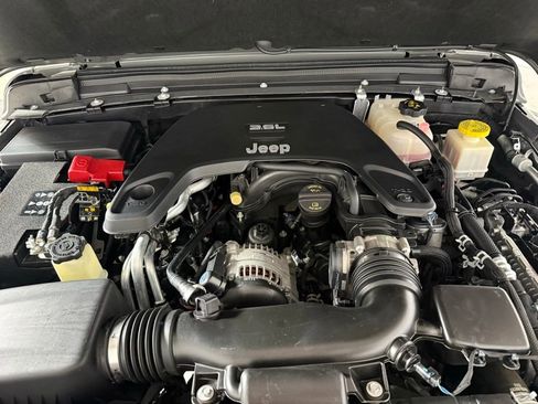 Used 2020 Jeep Gladiator Overland image 10