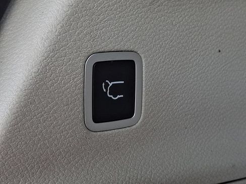 Used 2021 Chrysler Pacifica Touring-L FWD image 30