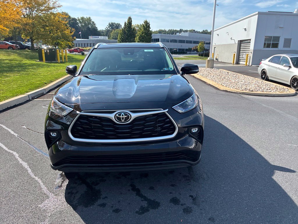 Used 2022 Toyota Highlander XLE AWD/4WD image 20