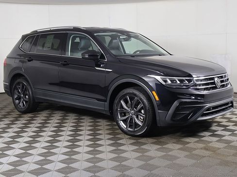 Used 2022 Volkswagen Tiguan SE FWD image 49