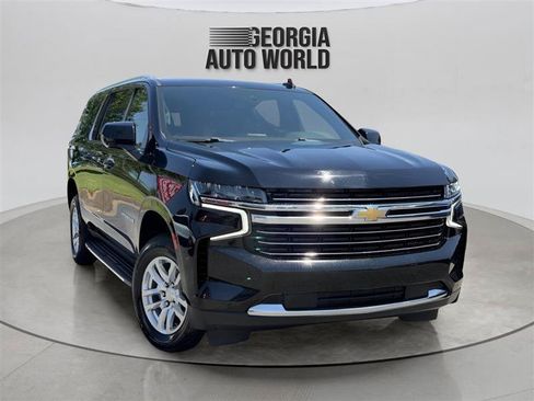 Used 2022 Chevrolet Suburban LT RWD image 9