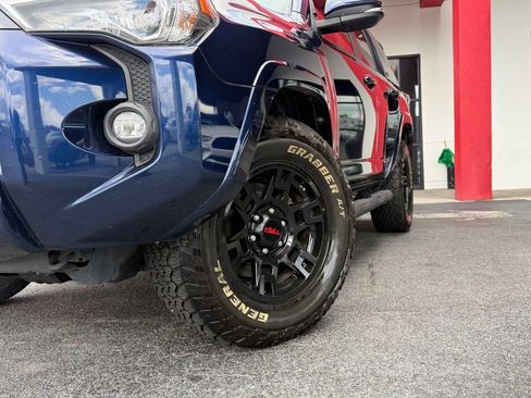 Used 2021 Toyota 4Runner SR5 Premium w/ Moonroof Package RWD image 2