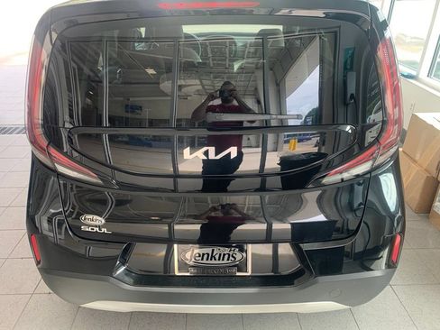 Used 2025 Kia Soul LX w/ LX Technology Package FWD image 15