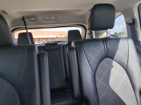 Used 2025 Toyota Highlander Platinum AWD/4WD image 34