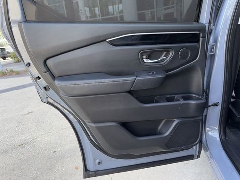 Used 2023 Honda Pilot Touring image 25