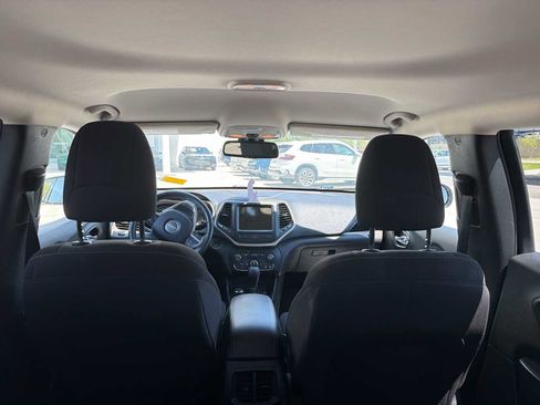 Used 2016 Jeep Cherokee Latitude w/ Cold Weather Group AWD/4WD image 16