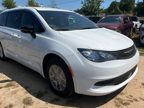 New 2026 Chrysler Voyager LX image 5
