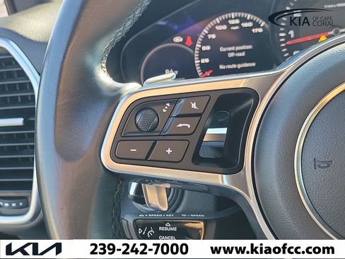 Used 2023 Porsche Cayenne AWD/4WD image 26