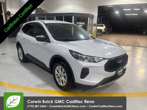 Used 2025 Ford Escape Active AWD/4WD image 3