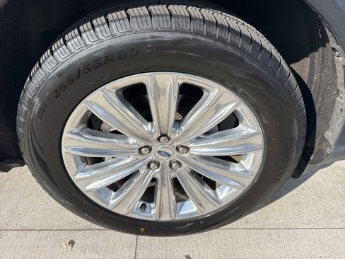 Certified 2022 Ford Explorer Limited w/ Limited Technology Package image 22