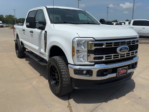 Used 2025 Ford F250 XLT w/ FX4 Off-Road Package AWD/4WD image 3