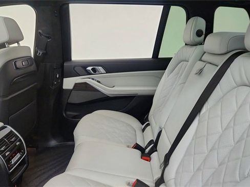Used 2023 BMW X7 xDrive40i w/ M Sport Package image 33