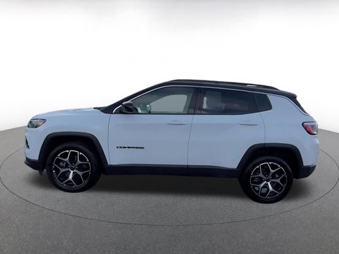 Used 2025 Jeep Compass Limited image 9