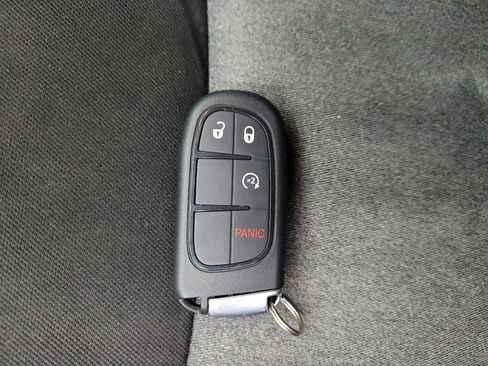 Used 2014 Jeep Cherokee Latitude w/ Comfort/Convenience Group AWD/4WD image 32