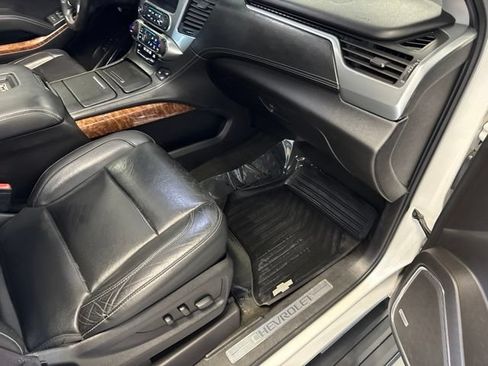 Used 2017 Chevrolet Suburban Premier AWD/4WD image 36