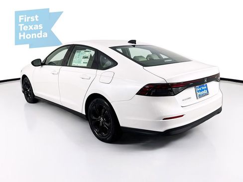 Certified 2025 Honda Accord SE image 5