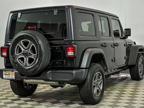 Used 2022 Jeep Wrangler Unlimited Sport AWD/4WD image 8