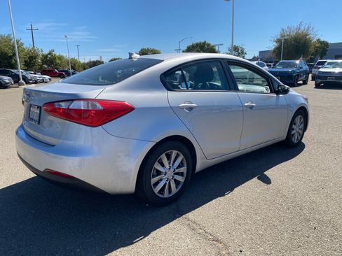 Used 2015 Kia Forte LX w/ Popular Package FWD image 4