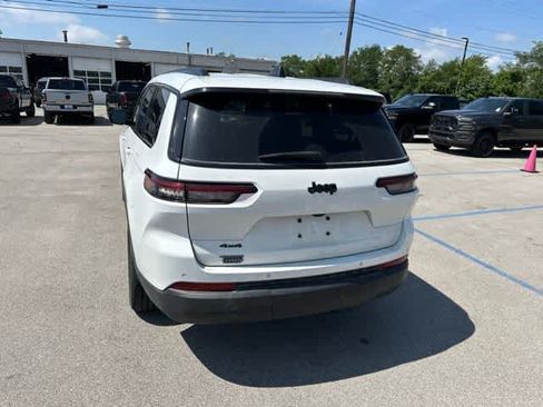 Used 2023 Jeep Grand Cherokee L Laredo AWD/4WD image 18