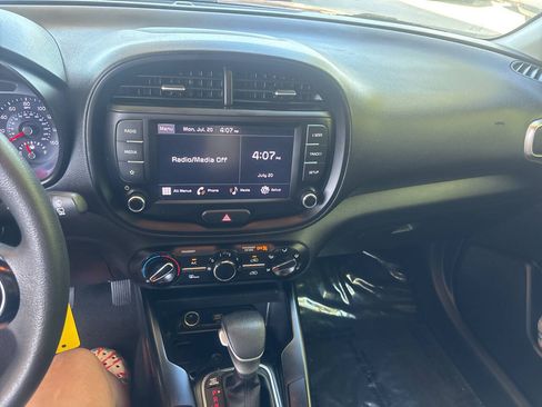 Used 2022 Kia Soul LX FWD image 11