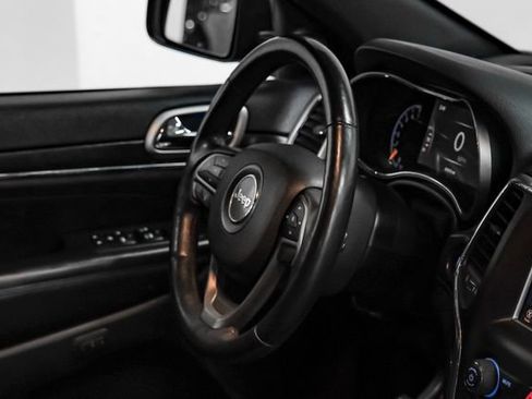 Used 2018 Jeep Grand Cherokee Limited image 16