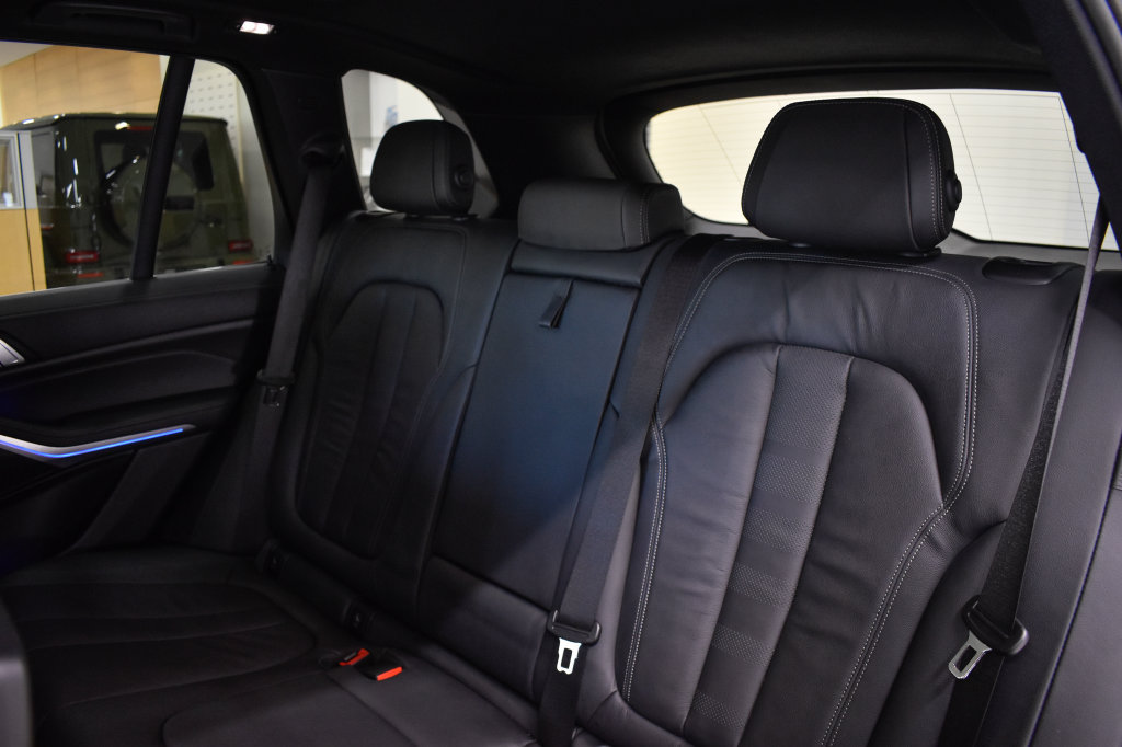 Used 2020 BMW X5 xDrive40i w/ Convenience Package AWD/4WD image 32