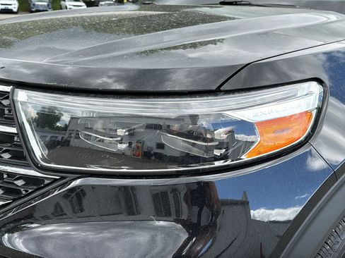 Used 2021 Ford Explorer XLT w/ Equipment Group 202A AWD/4WD image 9