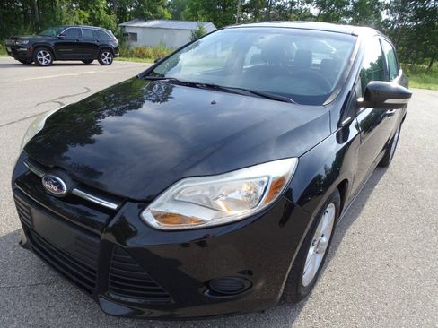 Used 2014 Ford Focus SE w/ SE Winter Package FWD image 5