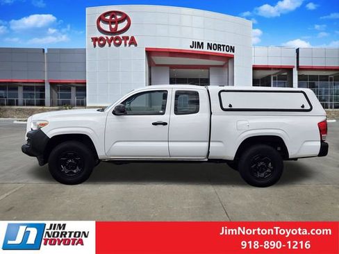 Used 2017 Toyota Tacoma SR RWD image 5