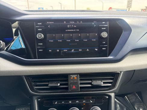 Used 2023 Volkswagen Taos SE w/ Panoramic Sunroof Package image 18