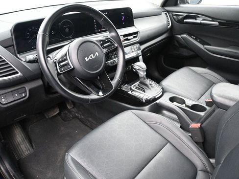 Used 2024 Kia Seltos EX AWD/4WD image 2