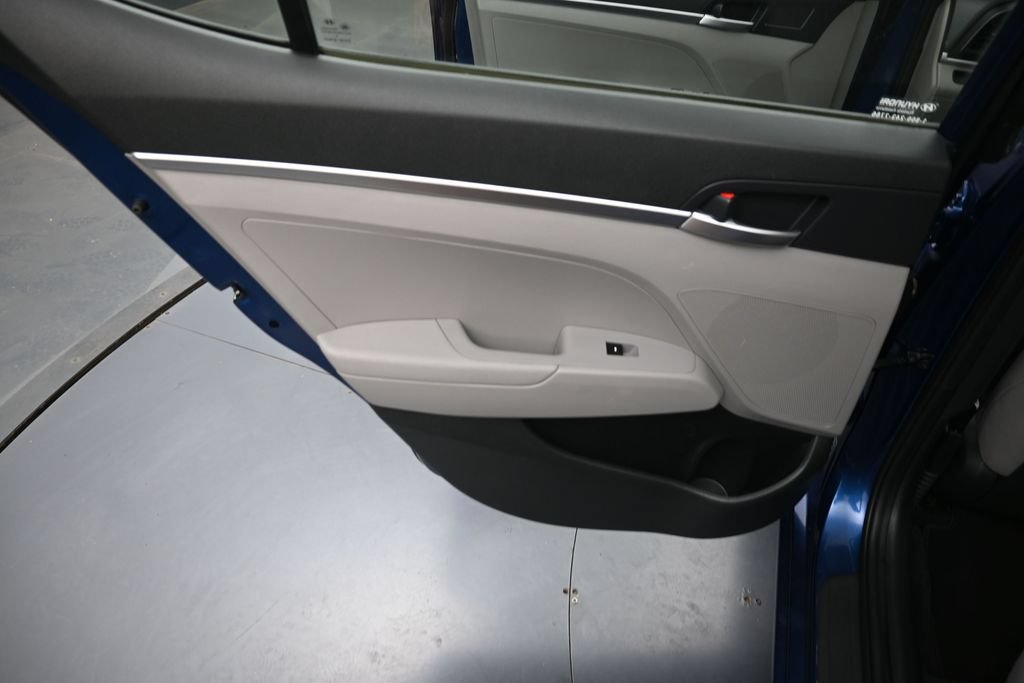 Used 2020 Hyundai Elantra SE FWD image 23
