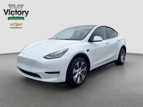 Used 2022 Tesla Model Y Long Range image 1