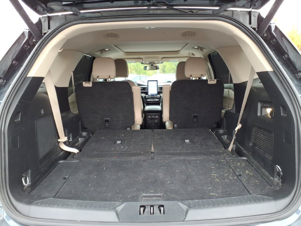 Used 2023 Ford Explorer Limited w/ Limited Technology Package AWD/4WD image 8